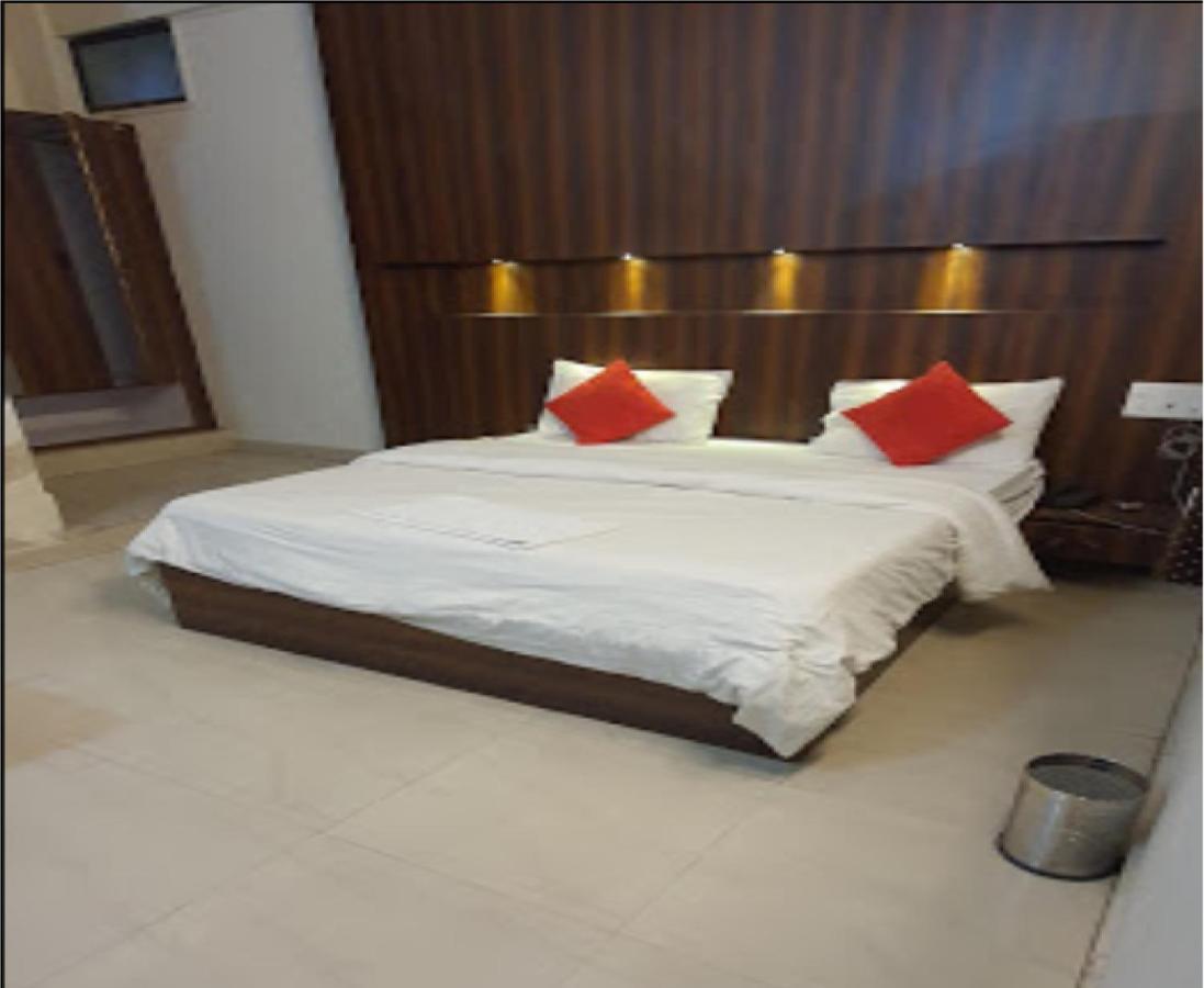 Hotel Pacific Grey By Wb Inn Lucknow Exteriör bild